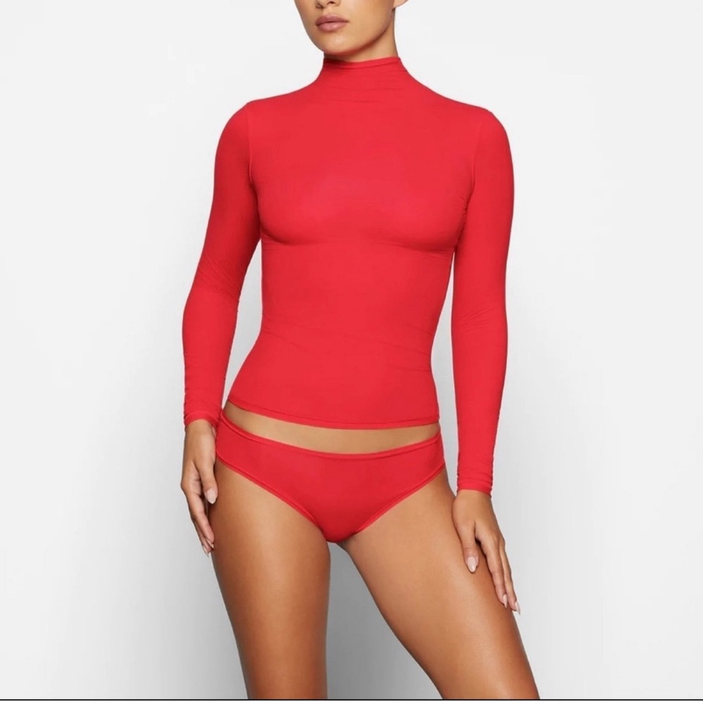 NWT SKIMS Long Sleeved Cotton Jersey Turtleneck - Red